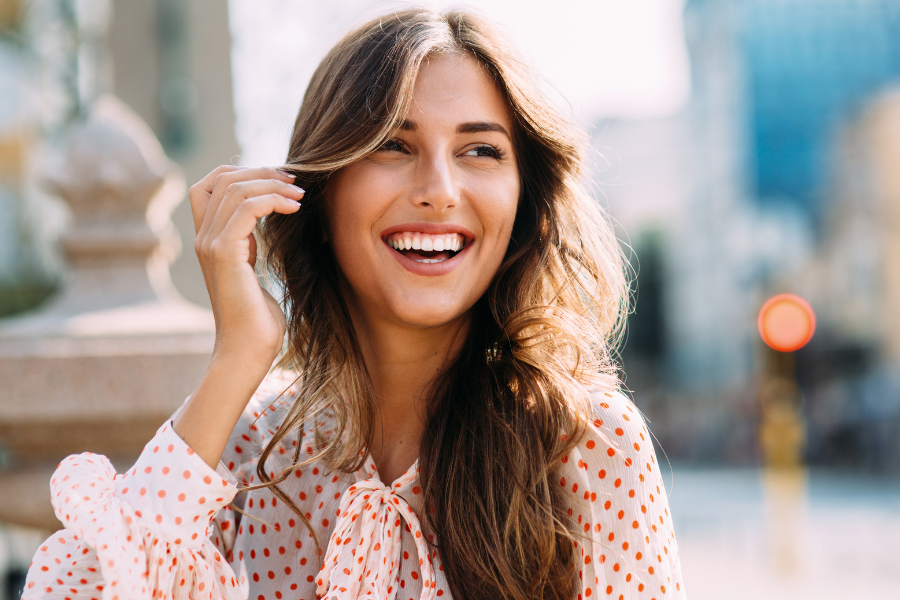 femme en bonne sante souriante